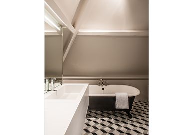 Uniek slapen op binnenplaats van een kasteel - 15