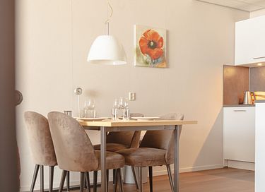 Stylish accommodation overlooking the water - 12