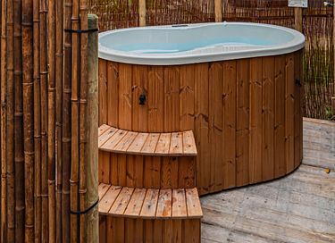 Romantic tiny house with hot tub in Limburg - 12