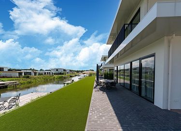 Vakantiewoning met steiger aan het water