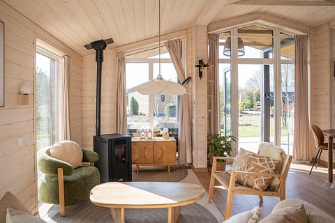 Stilvolle Lodge aus Holz in schöner Umgebung - 3