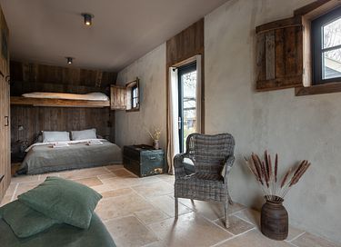 Beautifully renovated farmhouse with many luxuries - 35
