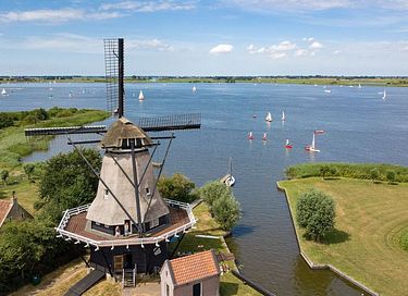 Vakantiehuis op waterrijk park in Friesland - 19