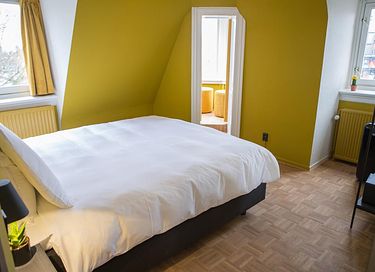 Romantic tower room in monumental building - 8
