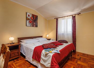 Large villa with private pool and spacious garden - 20