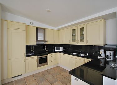 Penthouse with double balcony and sauna - 12