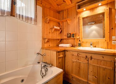 Chalet tussen de bergen met uitzicht - 7
