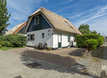 Child-friendly holiday home by the playground - 26