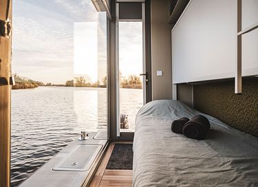 Luxury houseboat in nature reserve - 17