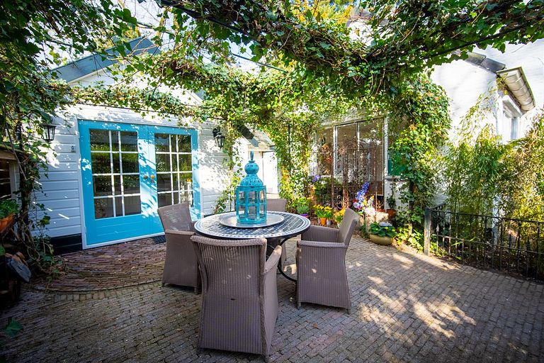 Nature cottage with private sauna in Laren - 1