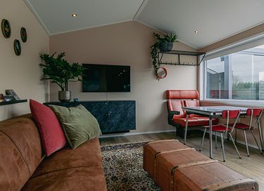 Tiny House by the water with private jacuzzi - 13