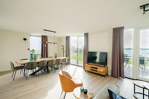 Spacious 12-person villa on the waterfront - 5