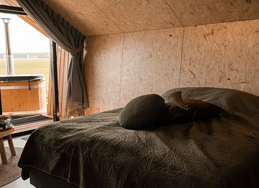 Luxury cottage with private hot tub - 5