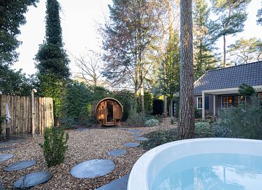 Lodge with private wellness under the trees - 3