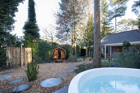 Lodge with private wellness under the trees - 3