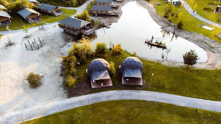 Glamping tent with unique bathtub - 1