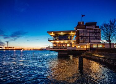 Hotel met uitzicht op de Nieuwe Maas - 1