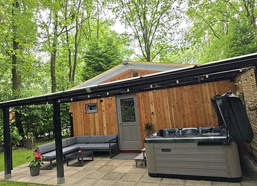 Tiny Lodge met privé jacuzzi - 17