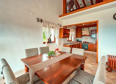 Villa met zoutwaterzwembad en zeezicht - 35