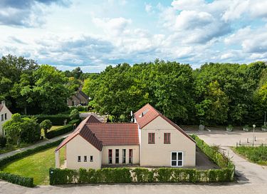 Hébergement spacieux pour groupes avec terrasse couverte
