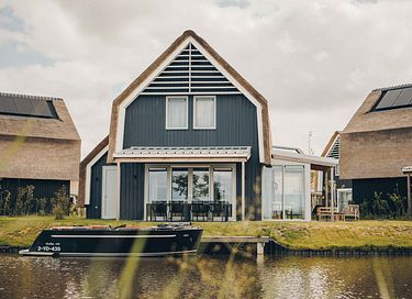 Villa met sauna aan het water in Friesland - 34