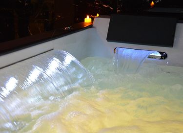Romantische Wohnung mit privatem Jacuzzi - 8