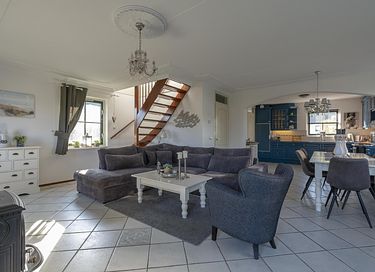 Child-friendly holiday home by the playground - 8