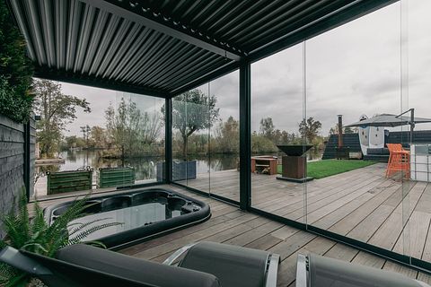 Tiny House by the water with private jacuzzi - 2