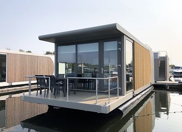 Stilvoller Aufenthalt auf dem Wasser - 1