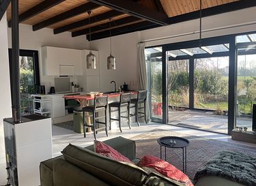 Maison forestière près de la mer avec bain à remous en bois - 10