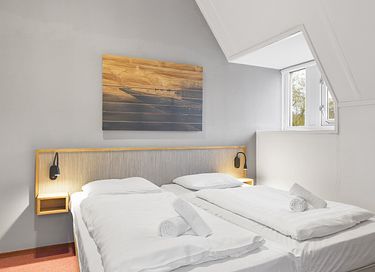 Thatched holiday home with jetty - 8