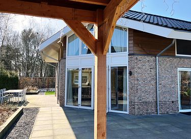 Wellness house with private beach on large lake - 24