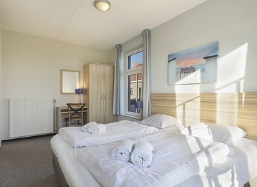 Spacious group home near the coast of Zeeland - 11