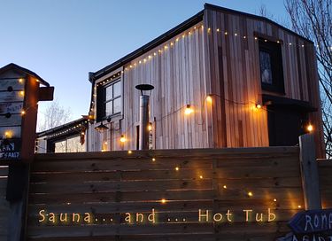 Tiny house met sauna en hot tub