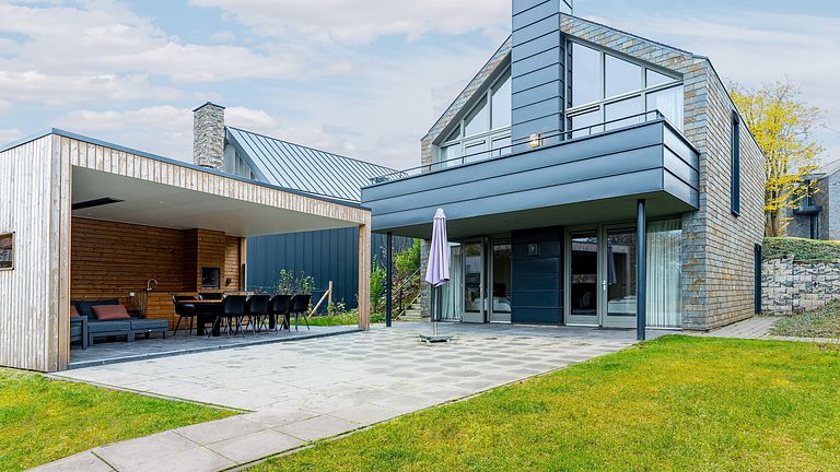 Luxury water villa with its own jetty in Limburg - 1
