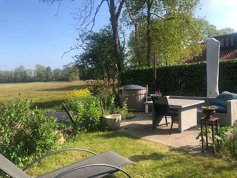 Maison forestière près de la mer avec bain à remous en bois - 2