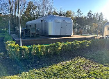 Retro caravan met groot terras - 4