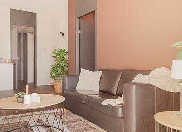 Stylish accommodation overlooking the water - 11