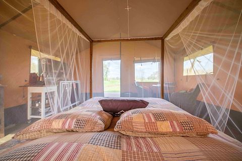 Romantic safari tent with canopy bed (2p) - 3