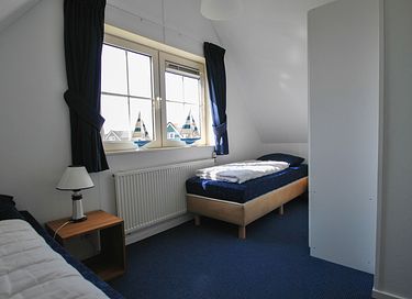 Pet-friendly villa on waterfront - 11