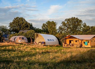 Luxury glamping lodge at versatile campsite - 8