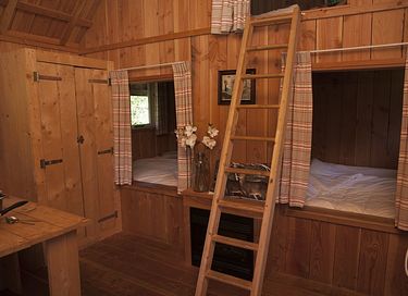 6-person cabin with old-fashioned beds - 6
