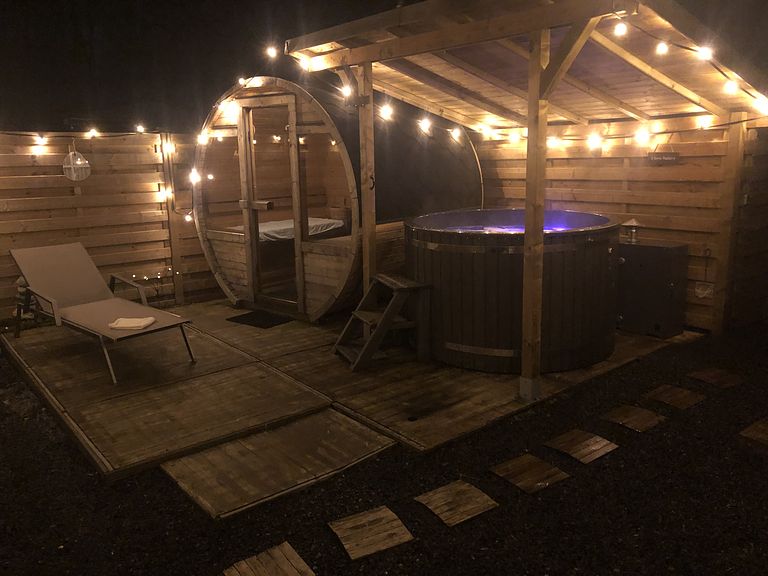 Chalet romantique de bien-être au bord de l'eau - 1