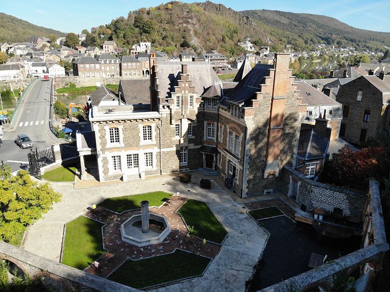 Slapen in een prachtig chateau aan een rivier - 1