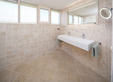 Luxury group accommodation with sauna and hot tub - 17