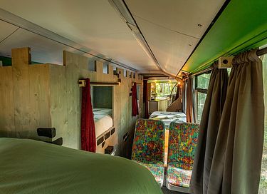 Uniek overnachten in een harmonica bus - 10