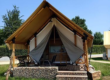 Spacious glamping tent for 4 people in Limburg - 4