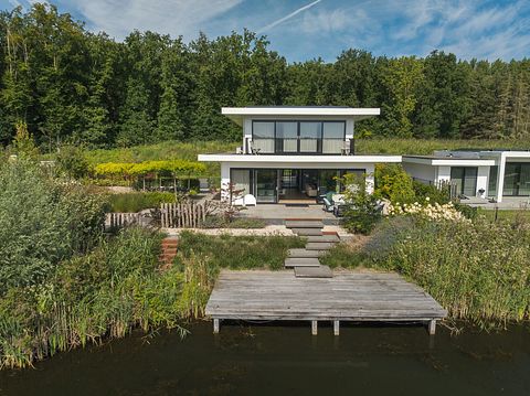 Wellness-Villa am Wasser mit Sauna - 2