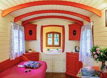 Authentic Gypsy wagon near Bordeaux - 4