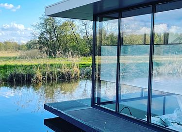 Belle péniche au design contemporain - 6